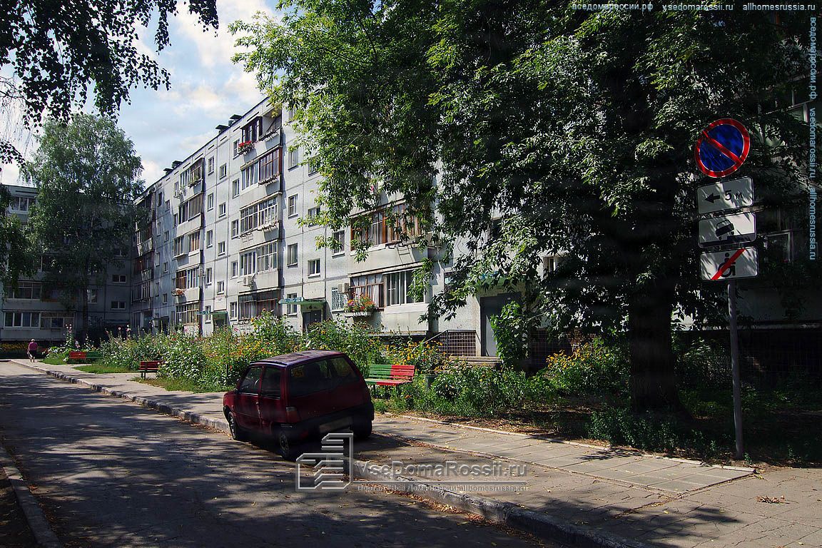 Togliatti. Just imagine what efforts it has taken for disabled person to regain the part of sidewalk!