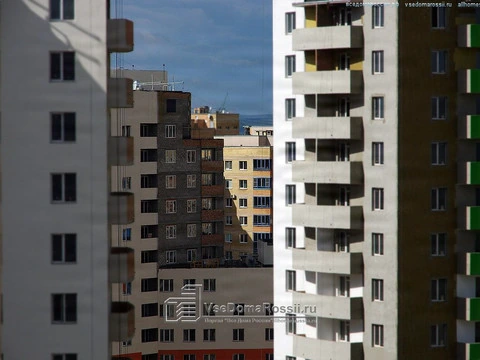 Samara. Less and less sunlight remains in this concrete and brick kingdom.