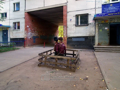 Togliatti. Snags are safe in gaol, a small architectural form at an entrance to local police office