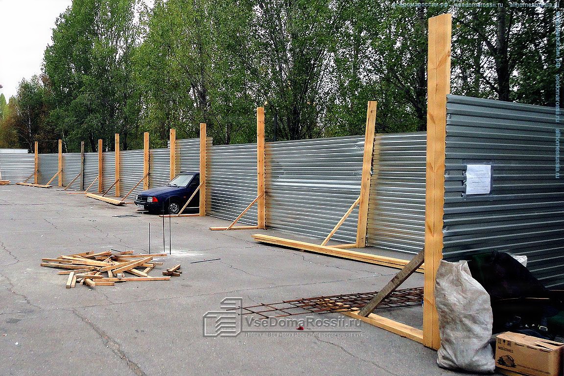 Togliatti. New buildings appear just between two days. Even drivers don't manage to take away their cars from building grounds.
