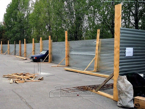 Togliatti. New buildings appear just between two days. Even drivers don't manage to take away their cars from building grounds.