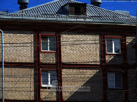 Samara. Thanks to the reliable metal structures this part of a five-storey old house will stay almost to the end of time