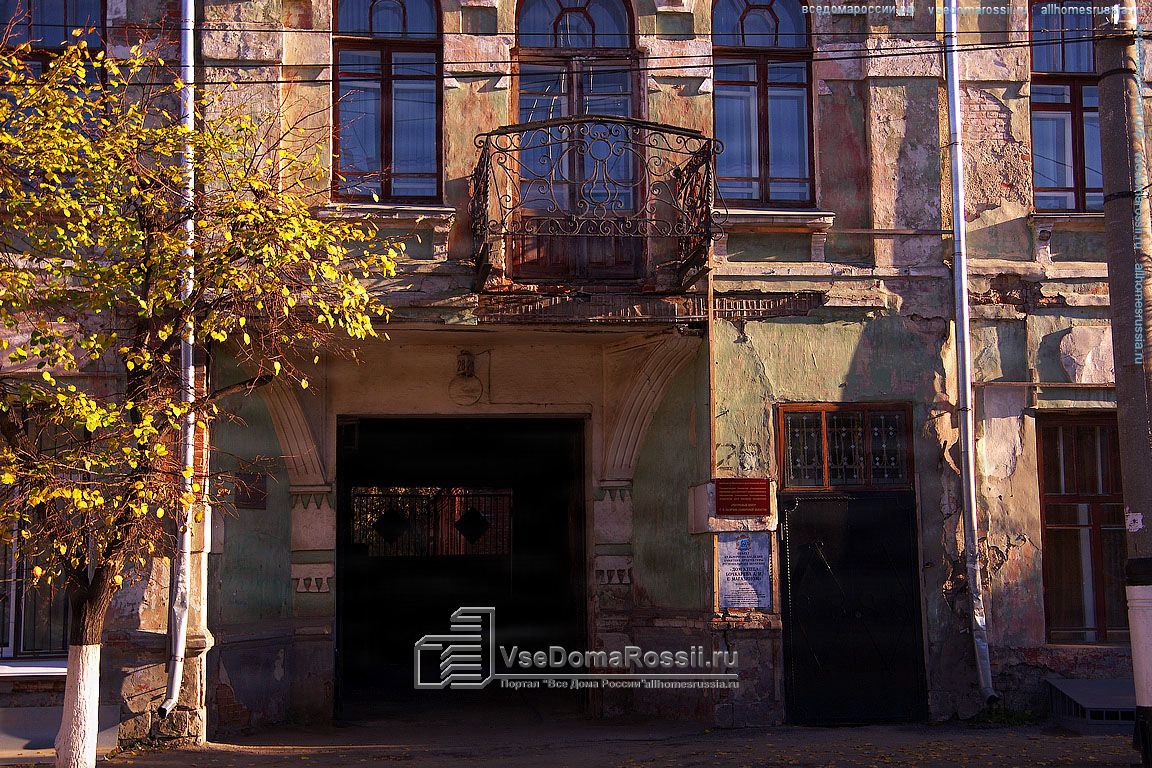 Сызрань. Центр Сызрани. Соотношение отреставрированных исторических зданий и аварийных 50 на 50.