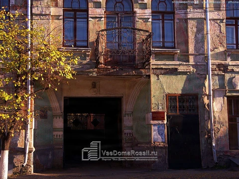 Syzran. Центр Сызрани. Соотношение отреставрированных исторических зданий и аварийных 50 на 50.