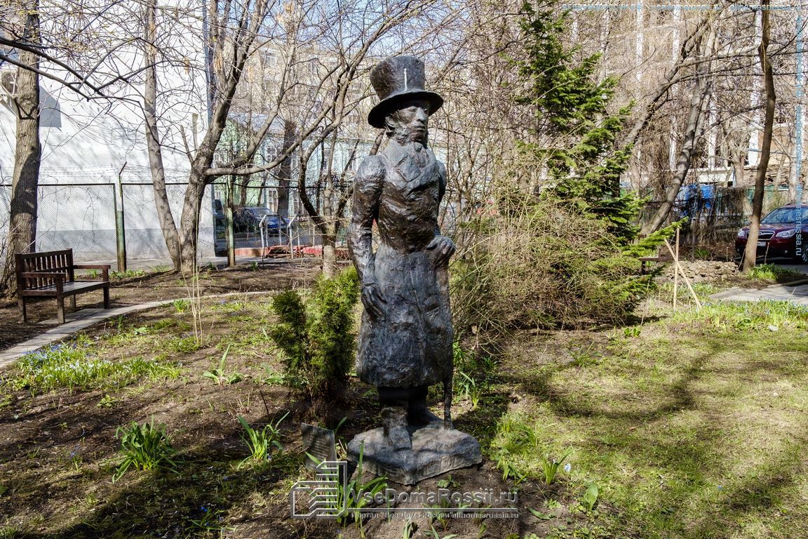 Khamovniki District, Moscow city. Странный памятник А.С.Пушкину