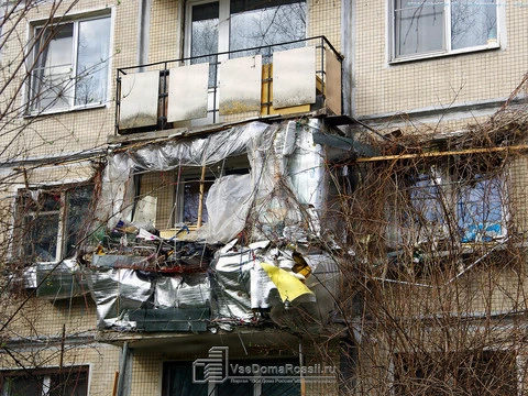 Moskowsky district, Saint Petersburg. Отделка балкона в стиле хаоса.