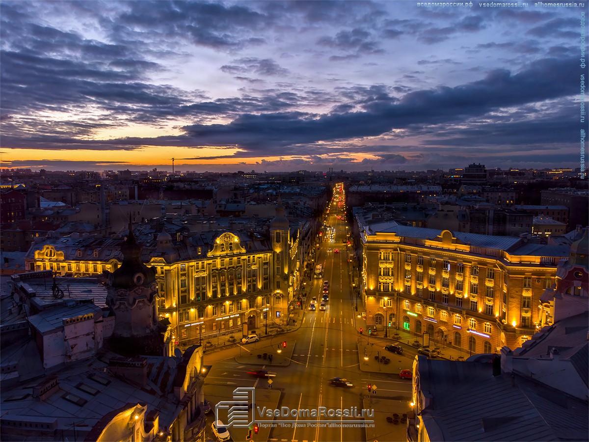Petrogradsky district, Saint Petersburg. Каменоостровский проспект Петроградского района. Прямо перед нами Австрийская площадь. 