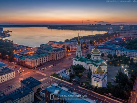 Izhevsk. Александро-Невский кафедральный собор и Ижевский пруд им. зодчего Дудина на закате.