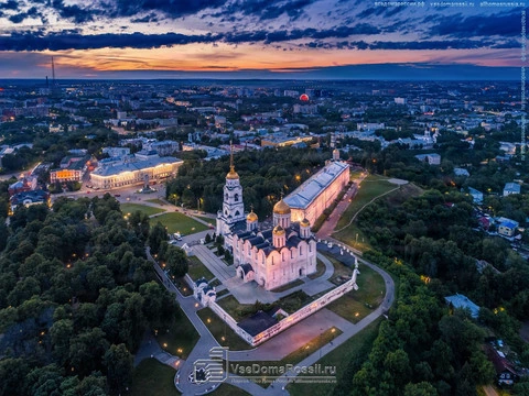 Vladimir. Исторический центр Владимира. Свято-Успенский кафедральный собор и парк имени А.С. Пушкина