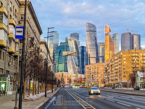 Dorogomilovo district, Moscow city. Большая Дорогомиловская улица Москвы в утренние часы.
