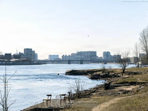 Nevsky district, Saint Petersburg. Набережная Невы в районе проспекта Обуховской Обороны. Похоже на заброшенное место в Санкт-Петербурге.