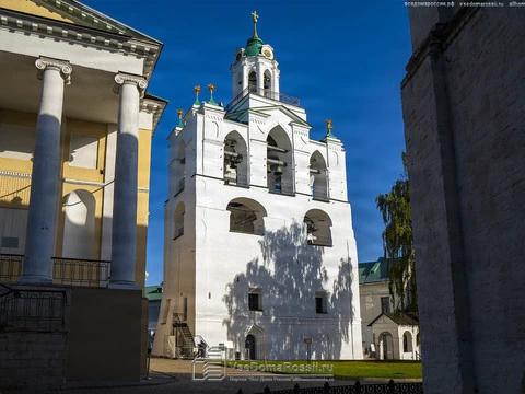 Ярославль. Звонница с церковью Печерской Богоматери Спасо-преображенского монастыря - один из символов города