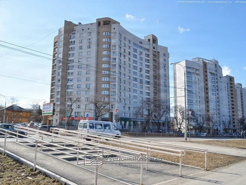 Yekaterinburg. Вот именно в этом месте пешеходы будут ходить колоннами по трое.