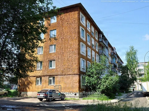 Nevyansk. Утепляющий слой дома дешевенький, но зато скоро становится похож на крокодилову кожу.