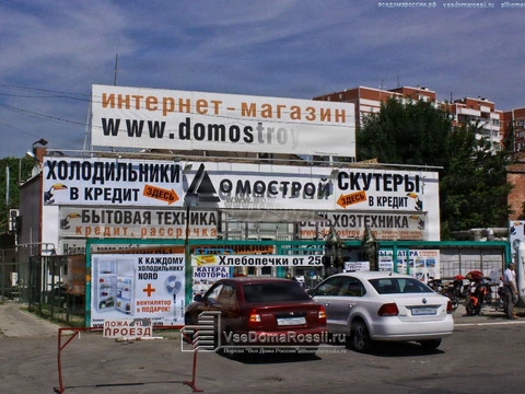 Krasnodar. Каждый сантиметр работает на продажи. Только пожарные смогли отстоять свой проезд.