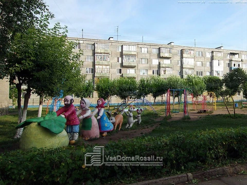 Naberezhnye Chelny. Почти каждый двор в городе населен сказочными героями.