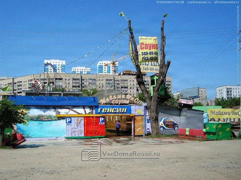 Novosibirsk. Architectural and advertizing chaos blows up peoples' brain like hot steam