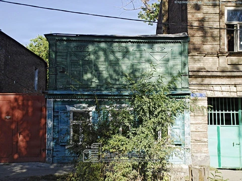 Rostov-on-Don. Еще в далекие времена жильцам второго этажа окна стали не нужны.