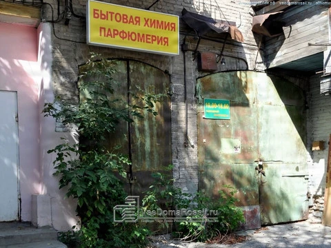 Samara. Modern shops are located in secret places of meetings of the first revolutionary circles in Samara