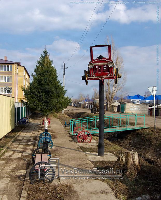 Nurlat. Небольшой парк самоходных лавочек обслуживает жителей этой улицы.