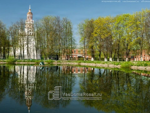 Sergiyev Posad. Удивительно красивая весна отражается в зеркале Белого пруда.