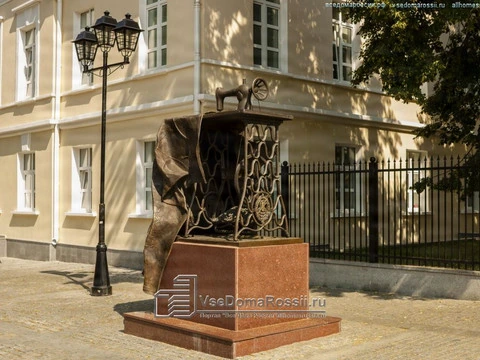 Podolsk. Monument to a hard-working sewing machine. Podolsk, Sovetskaya St.