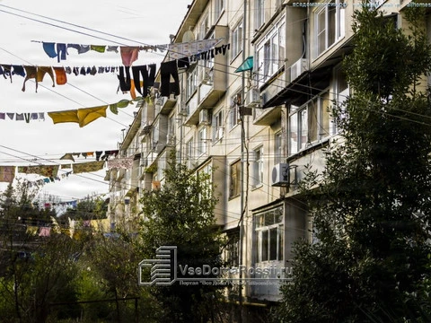 Sochi. The house looks like caught in a web. Pavlov St, 9A