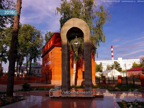 Kazan, Tolstoy st, Памятник медицинским работникам Татарстана, погибшим в Великой Отечественной войне — a photo of 2016 (1 of 4)